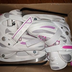Girls' Adjustable Ice Skates
(10-13 US)-used once
